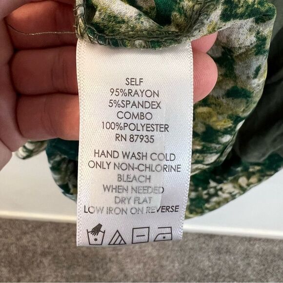 NWOT Logo by Lori Goldstein Knit Vest with Printed Trim and Pockets | Size XXS - Picture 6 of 8